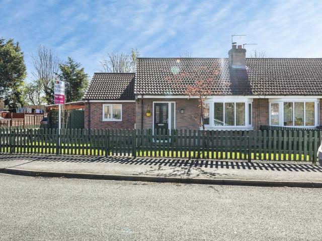 3 bedroom semi detached bungalow for sale