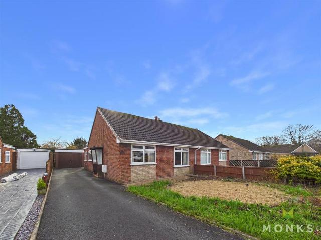 3 bedroom semi detached bungalow for sale