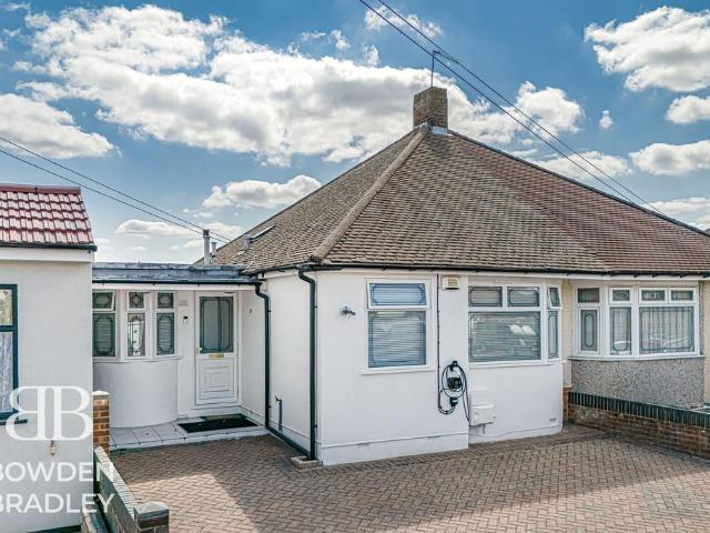 3 bedroom semi detached bungalow for sale