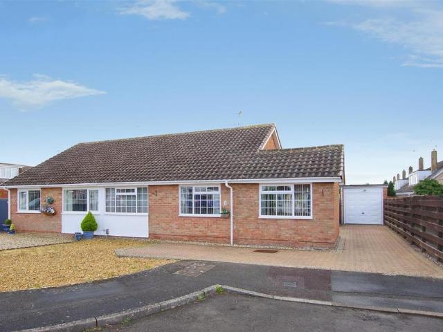 3 bedroom semi detached bungalow for sale