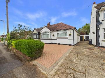 Herlwyn Avenue HA4 Ruislip, HA4, Middlesex, London, Greater London