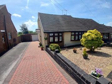 3 bedroom semi detached bungalow for sale