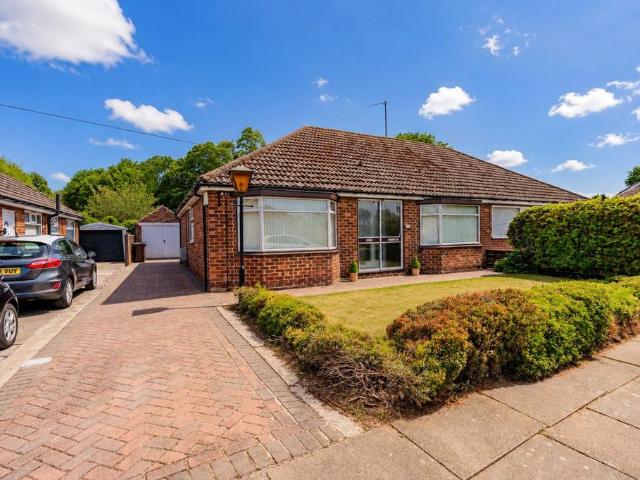 3 bedroom semi detached bungalow for sale
