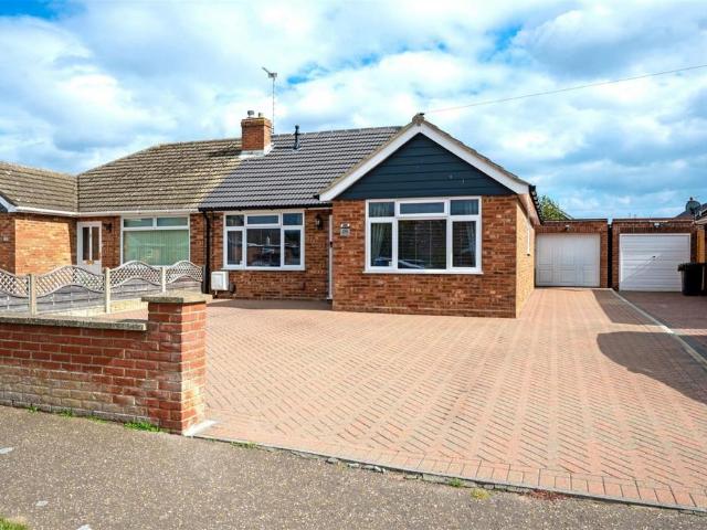 3 bedroom semi detached bungalow for sale