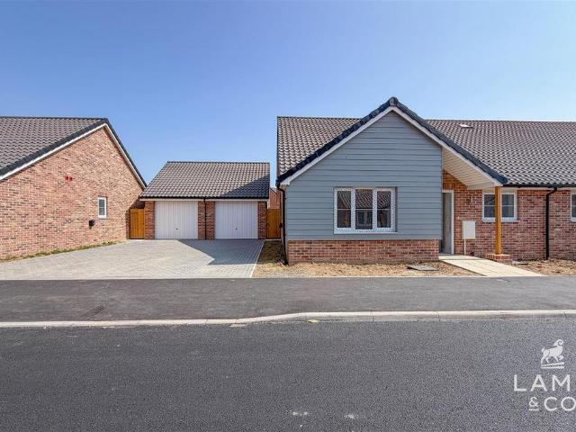 3 bedroom semi detached bungalow for sale