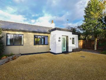 3 bedroom semi detached bungalow for sale