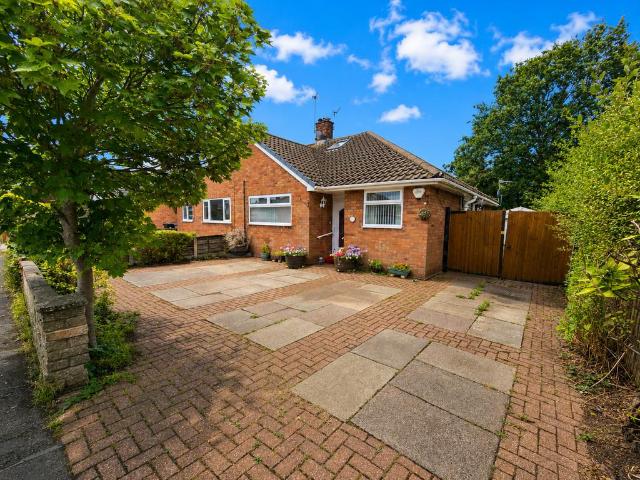 3 bedroom semi detached bungalow for sale