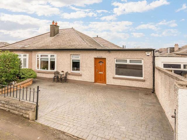 3 bedroom semi detached bungalow for sale