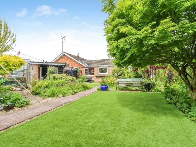 3 bedroom semi detached bungalow for sale