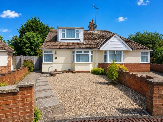 3 bedroom semi detached bungalow for sale