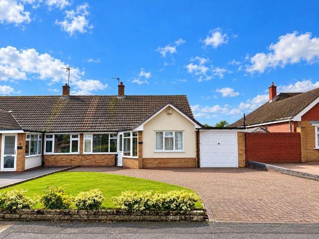 3 bedroom semi detached bungalow for sale