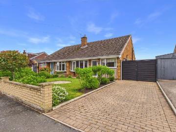 3 bedroom semi detached bungalow for sale