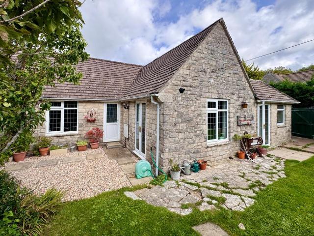 3 bedroom semi detached bungalow for sale