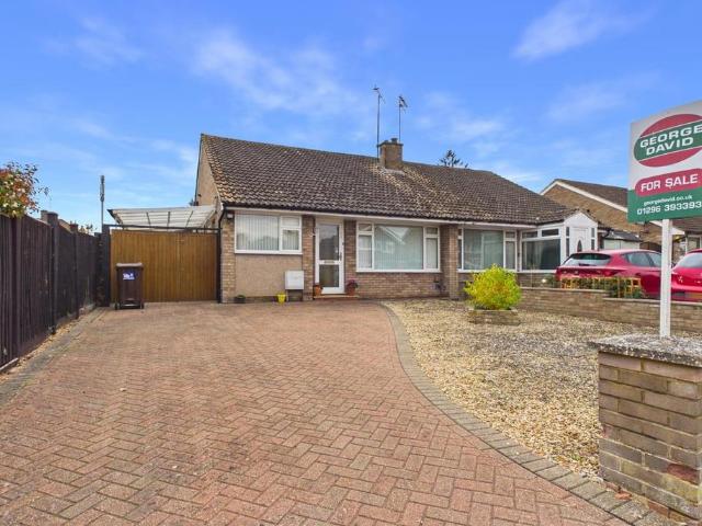 3 bedroom semi detached bungalow for sale
