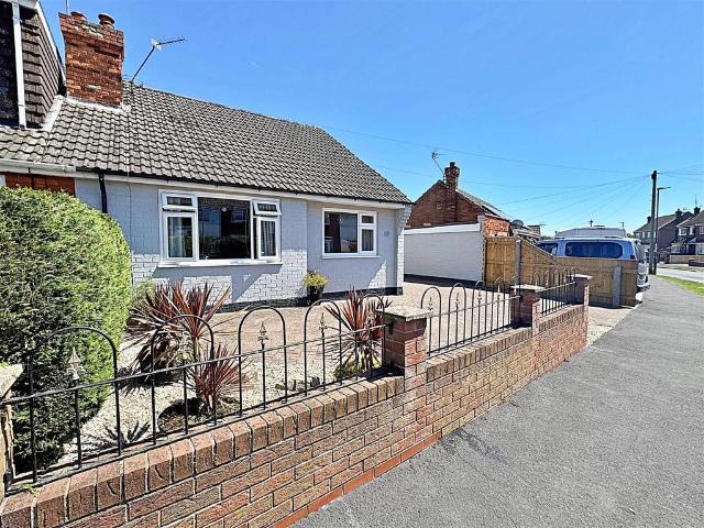 3 bedroom semi detached bungalow for sale