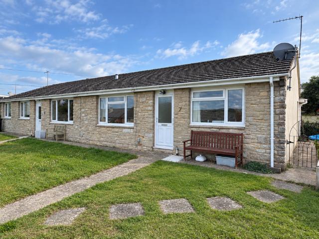 3 bedroom semi detached bungalow for sale