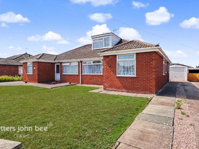 3 bedroom semi detached bungalow for sale