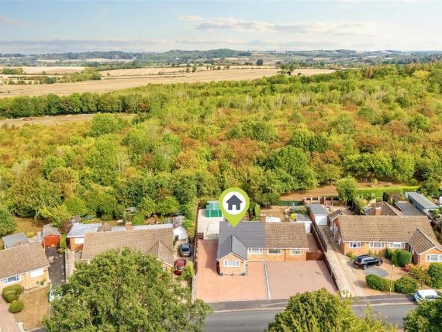 3 bedroom semi detached bungalow for sale