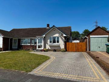 3 bedroom semi detached bungalow for sale