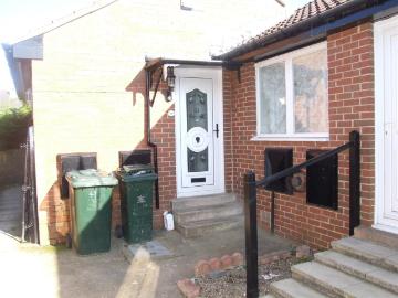 3 bedroom semi detached bungalow Let in Bradford