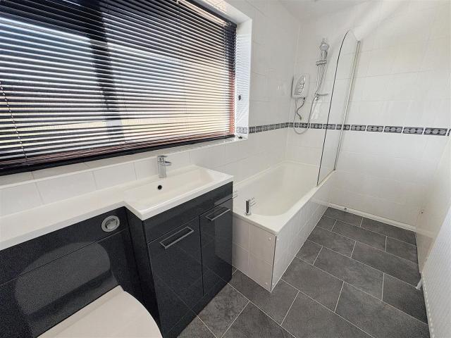 3 bedroom Semi Detached for rent