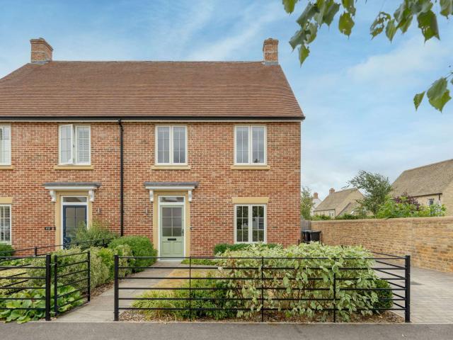 3 bedroom Semi detached for rent in Cowells Road, Woodstock, Oxfordshire, OX20