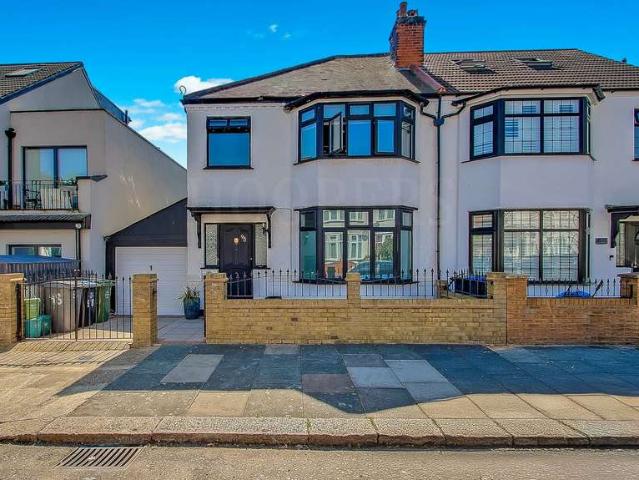 3 Bedroom Semi Detached House