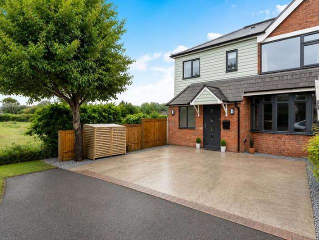 3 Bedroom Semi Detached House