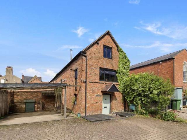 4 Bedroom Semi Detached House