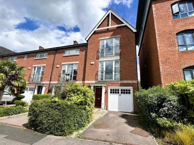 4 Bedroom Semi Detached House