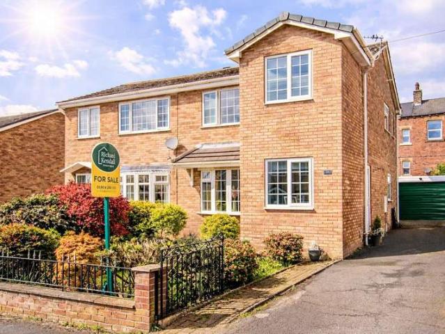3 Bedroom Semi Detached House