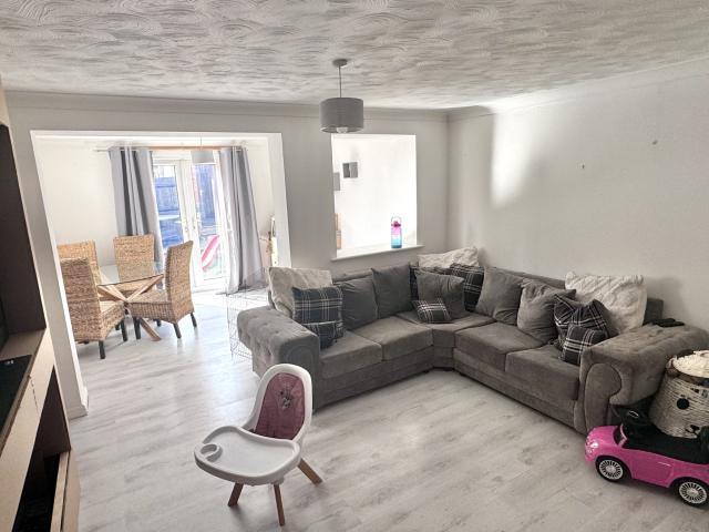 3 bedroom Semi Detached House
