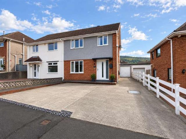 3 Bedroom Semi Detached House