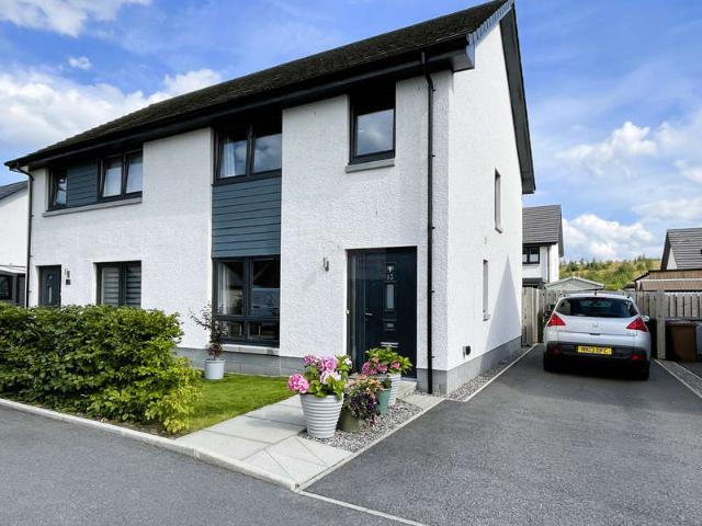 3 Bedroom Semi Detached House