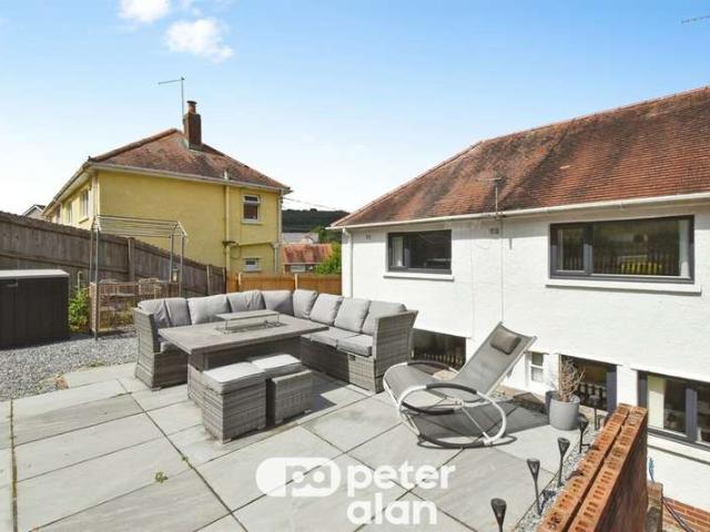 3 Bedroom Semi Detached House