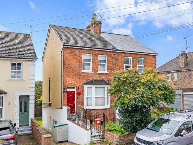 3 Bedroom Maisonette Flat