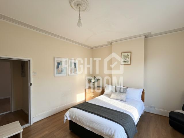 3 bedroom Semi detached house to let 3 Bed Flat, Somers Road, Southsea PO5