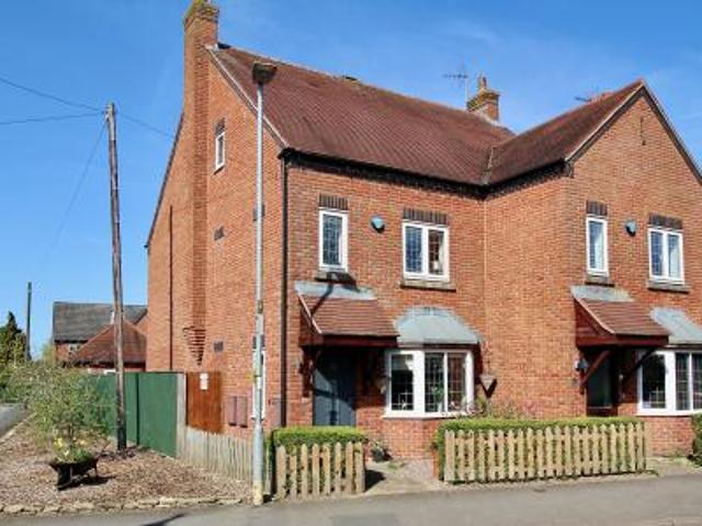 3 bedroom Semi detached house To Let