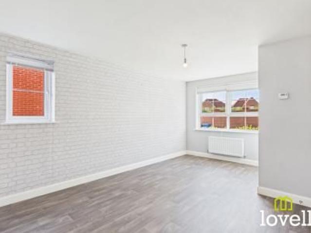 3 bedroom Semi detached house To Let