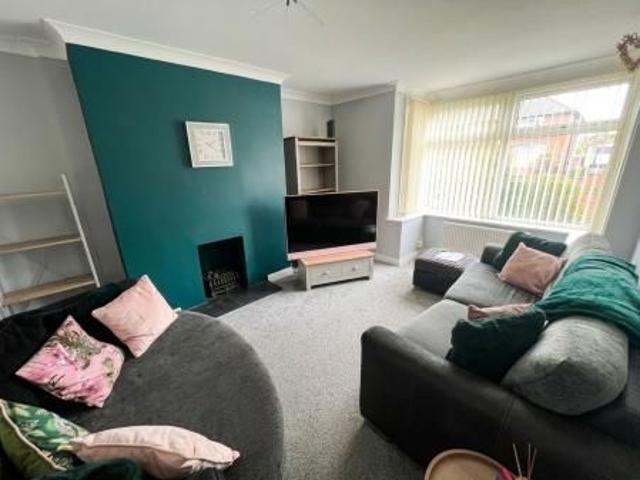 3 bedroom Semi detached house To Let