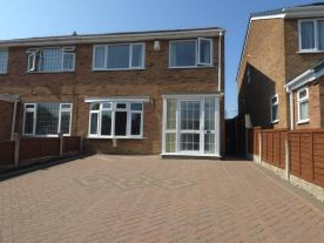 3 bedroom Semi detached house To Let