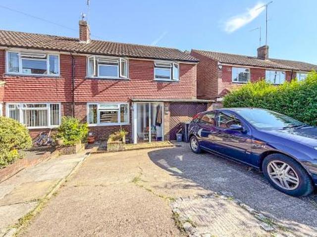 3 bedroom Semi detached house To Let