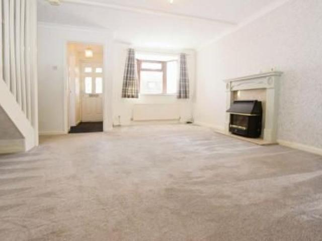 3 bedroom Semi detached house To Let