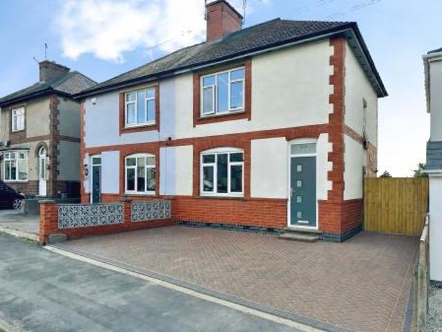 3 bedroom Semi detached house To Let