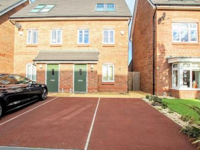 3 bedroom Semi detached house To Let