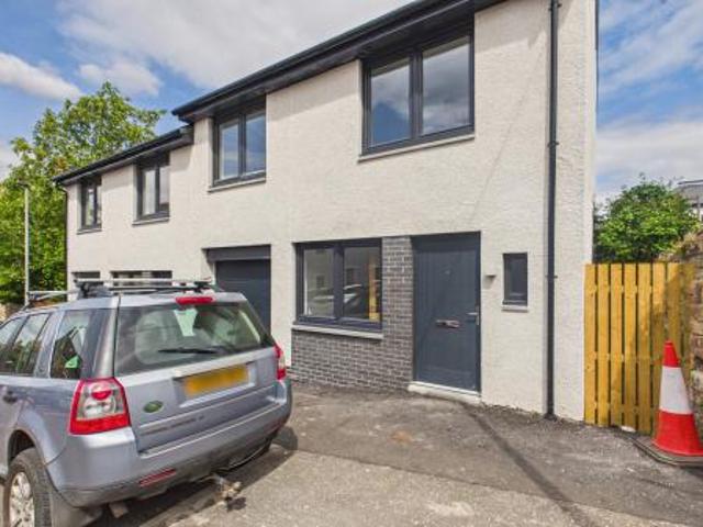 3 bedroom Semi detached house To Let