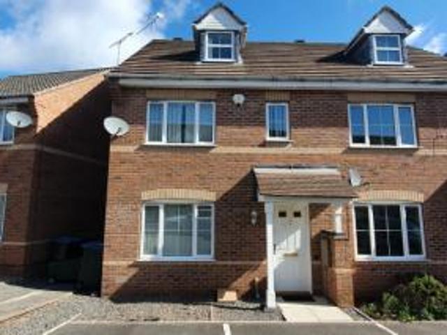3 bedroom Semi detached house To Let