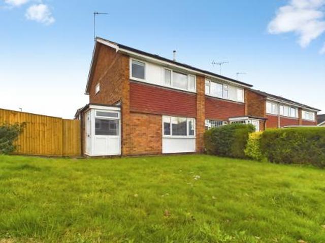 3 bedroom Semi detached house To Let