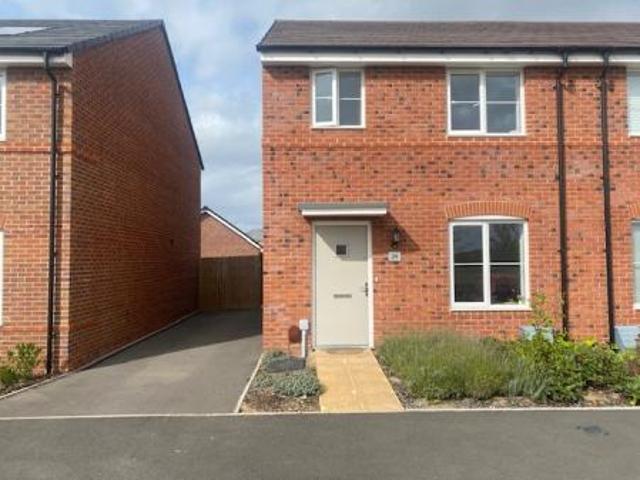 3 bedroom Semi detached house To Let