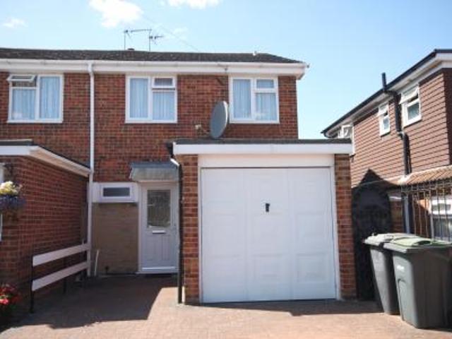 3 bedroom Semi detached house To Let
